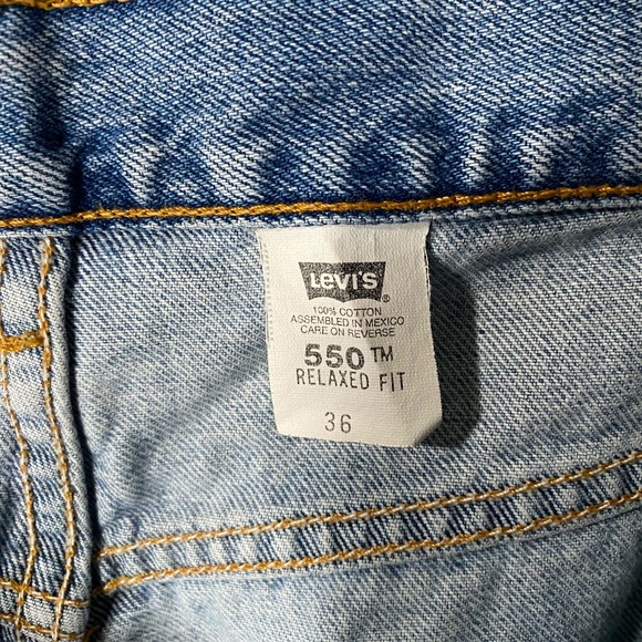 Vintage Levi 550 Relaxed Fit Light Wash Denim Blue Jeans Shorts Mens Size 36Wx8L - Picture 5 of 8